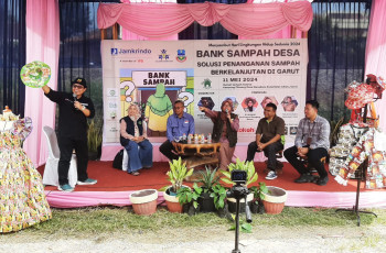 Jamkrindo dan Salarea Foundation Mendukung Inisiasi Pendirian Bank Sampah Desa di Garut