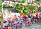 Peserta anak ambil bagian dalam lomba sepeda hias di kawasan Bojonggede, Bogor, Jawa Barat, Minggu 18 Agustus 2019.