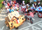 Peserta anak ambil bagian dalam lomba sepeda hias di kawasan Bojonggede, Bogor, Jawa Barat, Minggu 18 Agustus 2019.